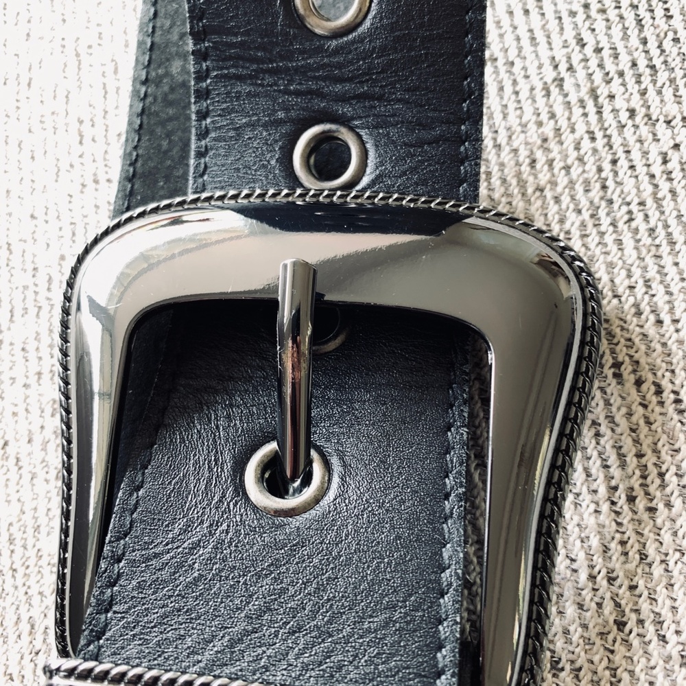 - NEW DUNDAS X REVOLVE Black Belt AX5 - Picture 6 of 9